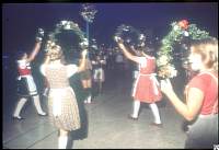 1978 Oktoberfest 15 kids garland.jpg
